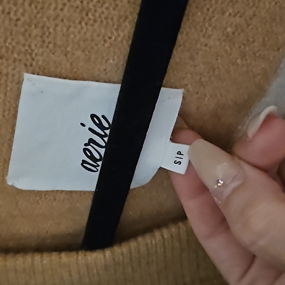 American Eagle Sweater - Picture 5 of 6